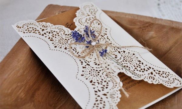 Einladungskarten Hochzeit Lasercut Kraftpapier Lavendel