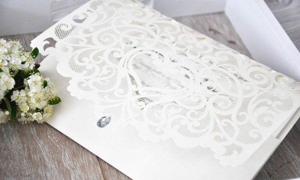 Edle Einladungskarten Hochzeit Lasercut Spitze Weiss Pocketfold