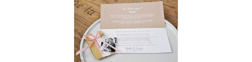 Hochzeitseinladungen Vintage Kraftpapier Banderole Mit Spitze Foto