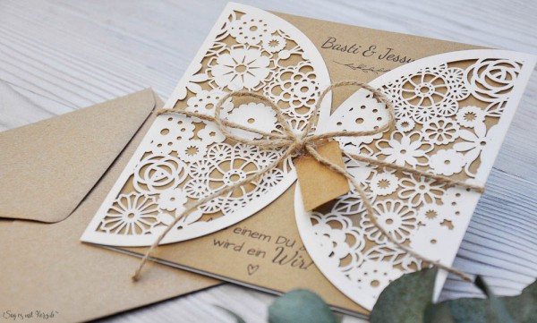 Laser Cut Hochzeitseinladungen Blumen Kraftpapier